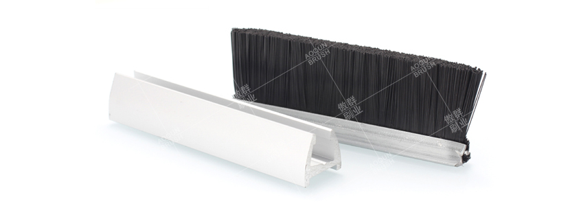 傲群專業(yè)生產(chǎn)符合扶梯毛刷國(guó)標(biāo)安全標(biāo)準(zhǔn)的扶梯毛刷