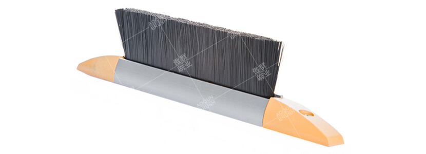 電扶梯毛刷可以后加么-傲群刷業(yè)跟您說