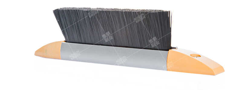 用扶梯的毛刷，找傲群，助你工程輕松驗收