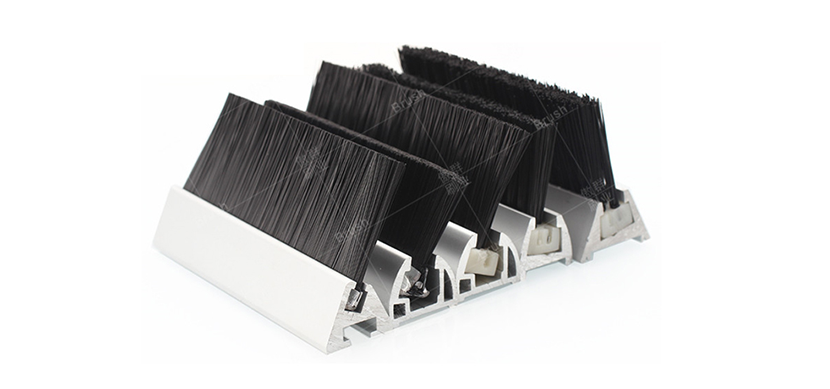 自動(dòng)扶梯邊下的毛刷選擇傲群刷業(yè)