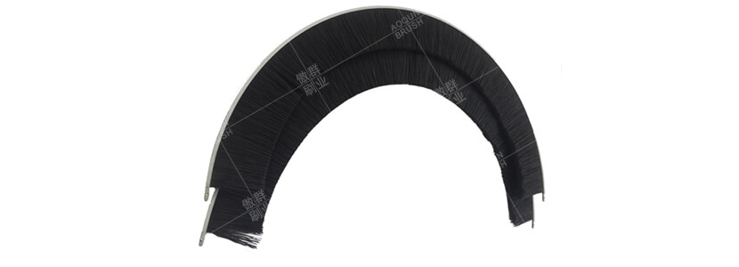 半弧形擋泥板毛刷，專業(yè)生產(chǎn)廠家【傲群刷業(yè)】為您定制