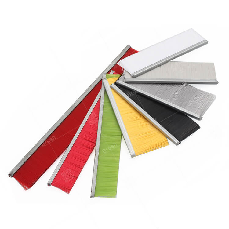 工業(yè)條形刷也可定制潘通卡色啦，快來傲群工業(yè)刷廠看看