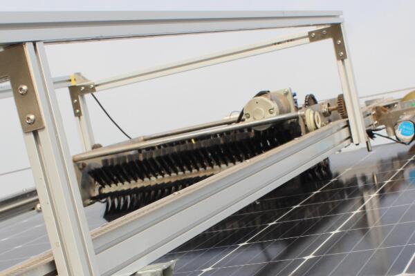 清潔光伏板的毛刷怎么選擇？選購太陽能板清潔毛刷的兩大看點