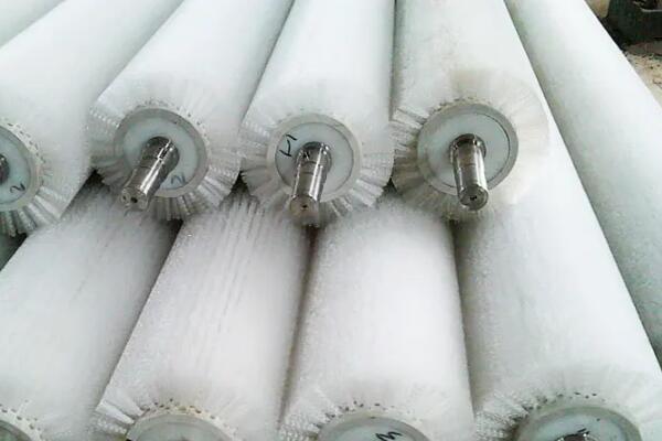 供應(yīng)工業(yè)毛刷輥哪家好？找工業(yè)毛刷輥批發(fā)定制，認(rèn)準(zhǔn)傲群制刷廠