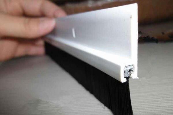 鋁合金門窗密封毛刷：選材、性能、使用與維護全方位解析