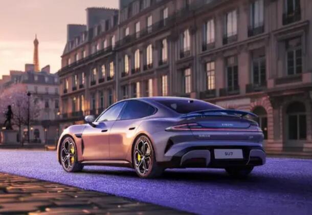 小米SU7鏡面級車身，毛刷來助力！