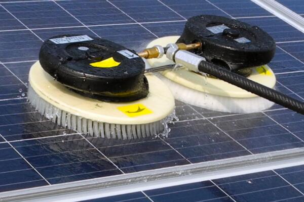 圓盤刷廠家選擇，就選傲群光伏圓盤清潔刷廠家