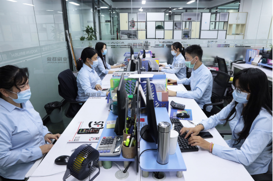 防疫生產(chǎn)并進(jìn) 歡迎客戶(hù)砸單 防疫生產(chǎn)并進(jìn) 歡迎客戶(hù)砸單