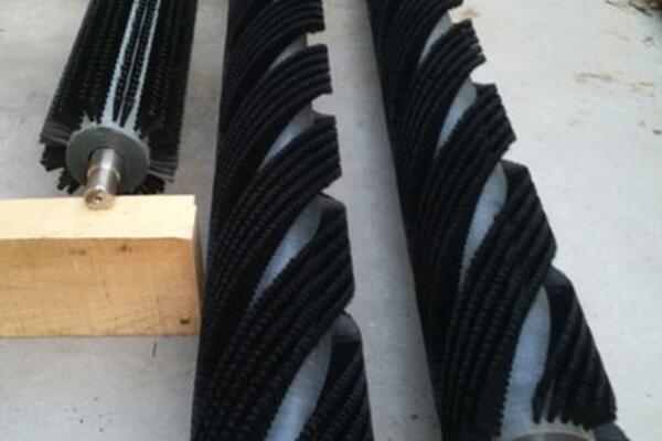 螺旋形毛刷滾筒.jpg 螺旋形毛刷滾筒.jpg