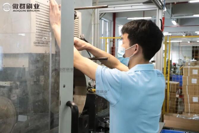 傲群生產(chǎn)運(yùn)行中01.jpg 傲群生產(chǎn)運(yùn)行中01.jpg