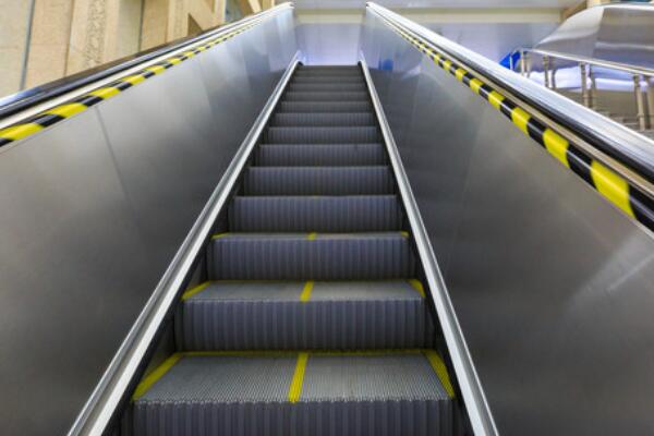 扶梯上的毛刷是干什么的 扶梯上的毛刷是干什么的