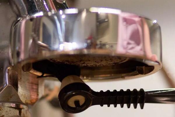 咖啡機(jī)清潔刷的使用常識(shí)科普 咖啡機(jī)清潔刷的使用常識(shí)科普