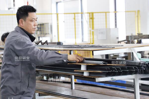 如何選擇可靠的鋁合金密封毛刷廠家 如何選擇可靠的鋁合金密封毛刷廠家