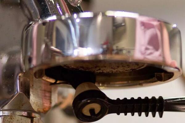 咖啡機清潔刷的正確使用方法 咖啡機清潔刷的正確使用方法