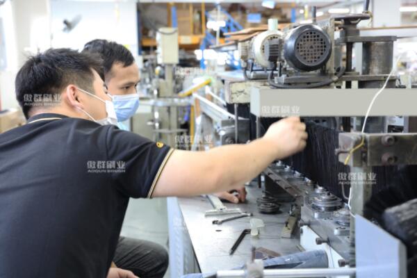 鋁合金門窗密封毛刷供應(yīng)商 鋁合金門窗密封毛刷供應(yīng)商