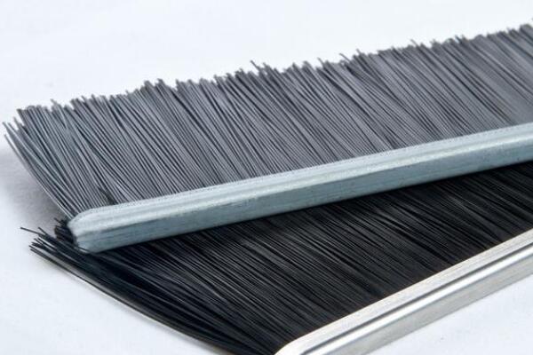 尼龍條刷定制:找準(zhǔn)傲群條刷廠 尼龍條刷定制:找準(zhǔn)傲群條刷廠