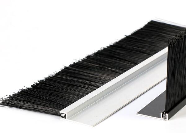 機(jī)柜安裝防塵毛刷的作用 機(jī)柜安裝防塵毛刷的作用