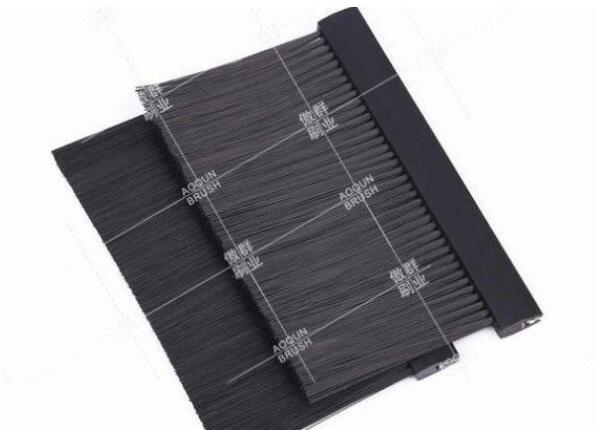 機(jī)柜安裝防塵毛刷的作用 機(jī)柜安裝防塵毛刷的作用