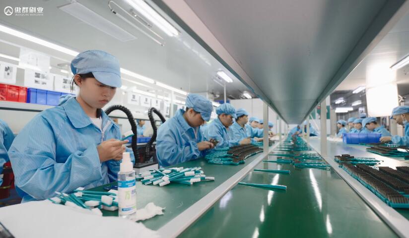 智造出各類(lèi)環(huán)保型高性能毛刷 智造出各類(lèi)環(huán)保型高性能毛刷